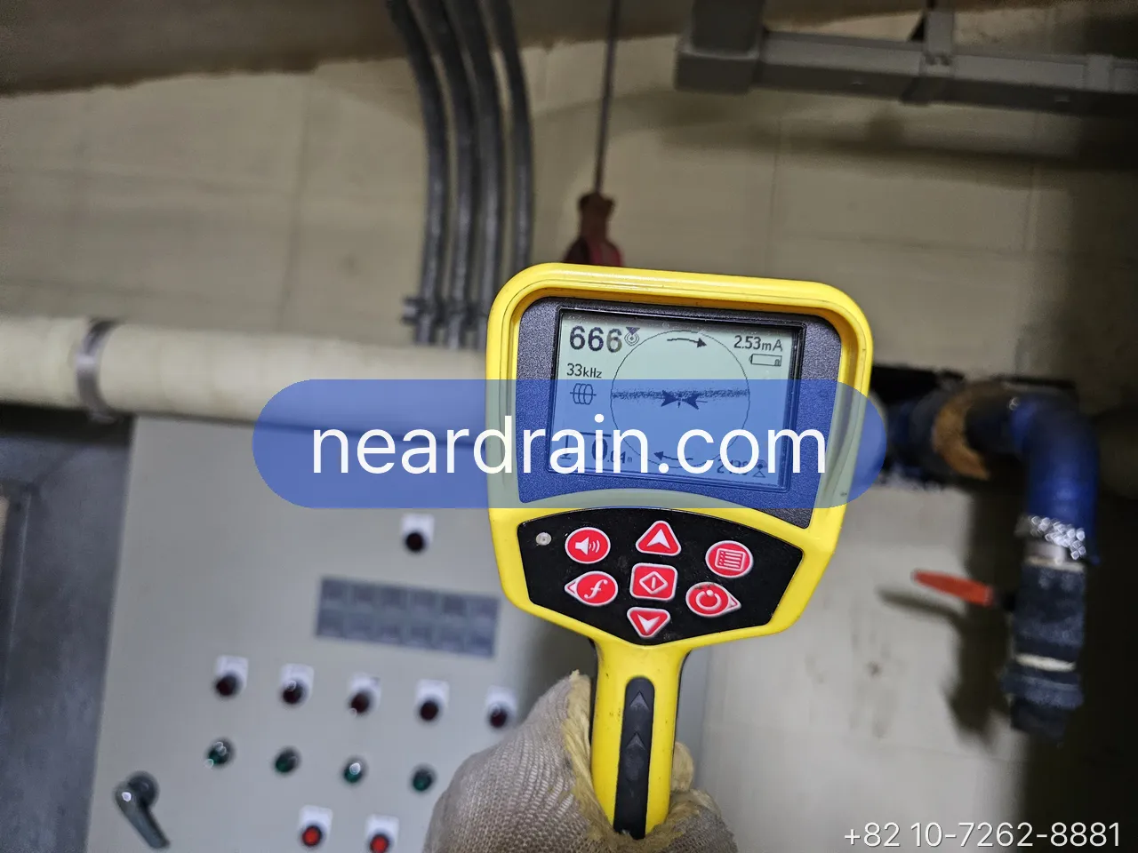 Pipe locator tracing a buried supply line